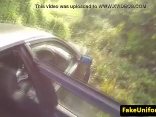 असली brit सकिंग उल्लू बनाना coppers शिश्न में कार