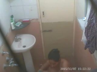 อินเดีย แม่ โดนจับได้ นู้ด ในขณะที่ การ การอาบน้ำ ใน ซ่อนเร้น กล้อง