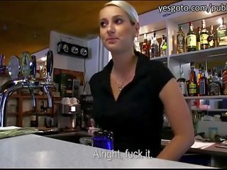 Outstanding чудовий bartender трахкав для готівка! - 